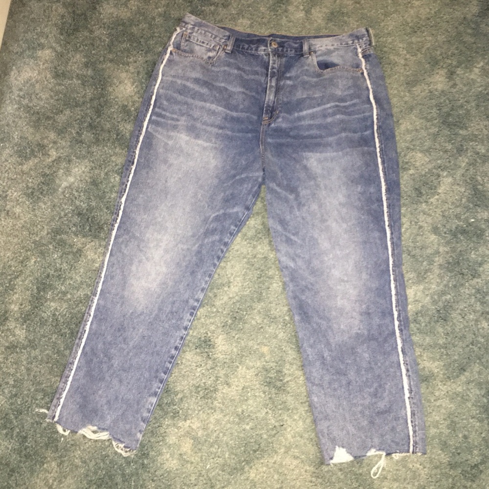 American Eagle mom jean